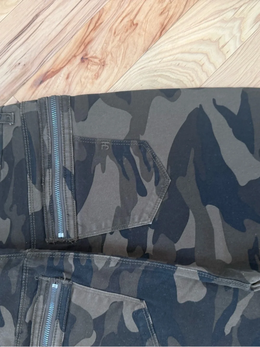 SOHO Jeans Camo Skinny Pants Zip Pocket Detail Size 6 - Picture 5 of 5